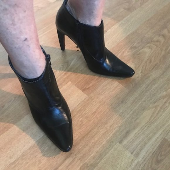 BCBG MaxAsria women's heels ankle boots - Picture 7 of 7